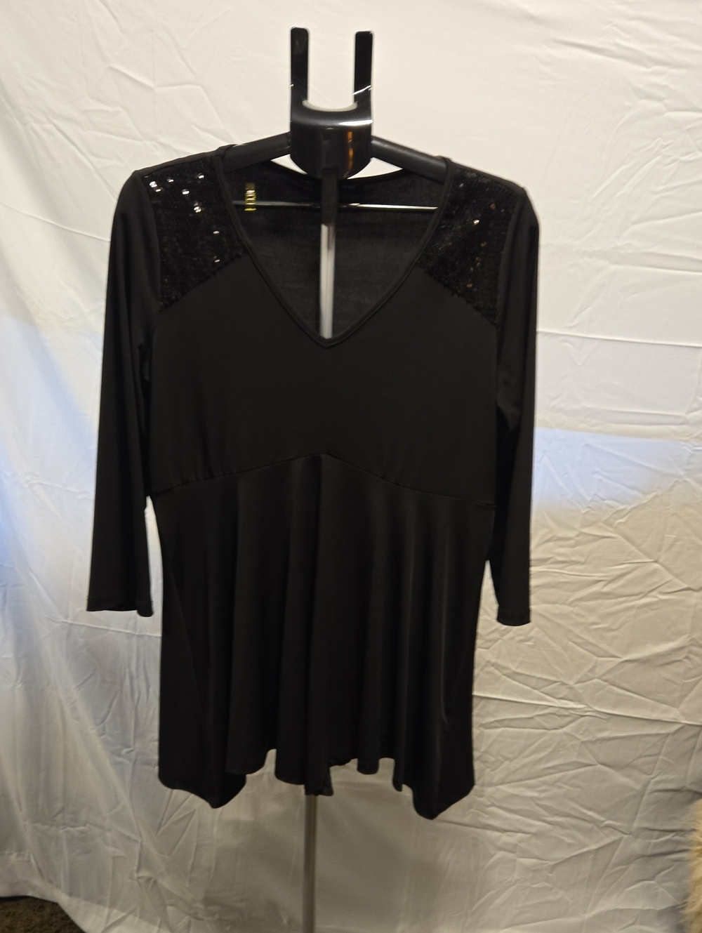 Slinky Brand Black Sequin Shoulder V-Neck Women’s Blouse Size L